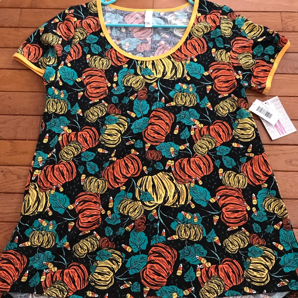 LuLaRoe Medium Classic T